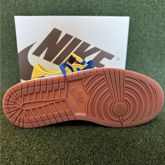 Canary Yellow Travis Scott - Picture 3 of 10